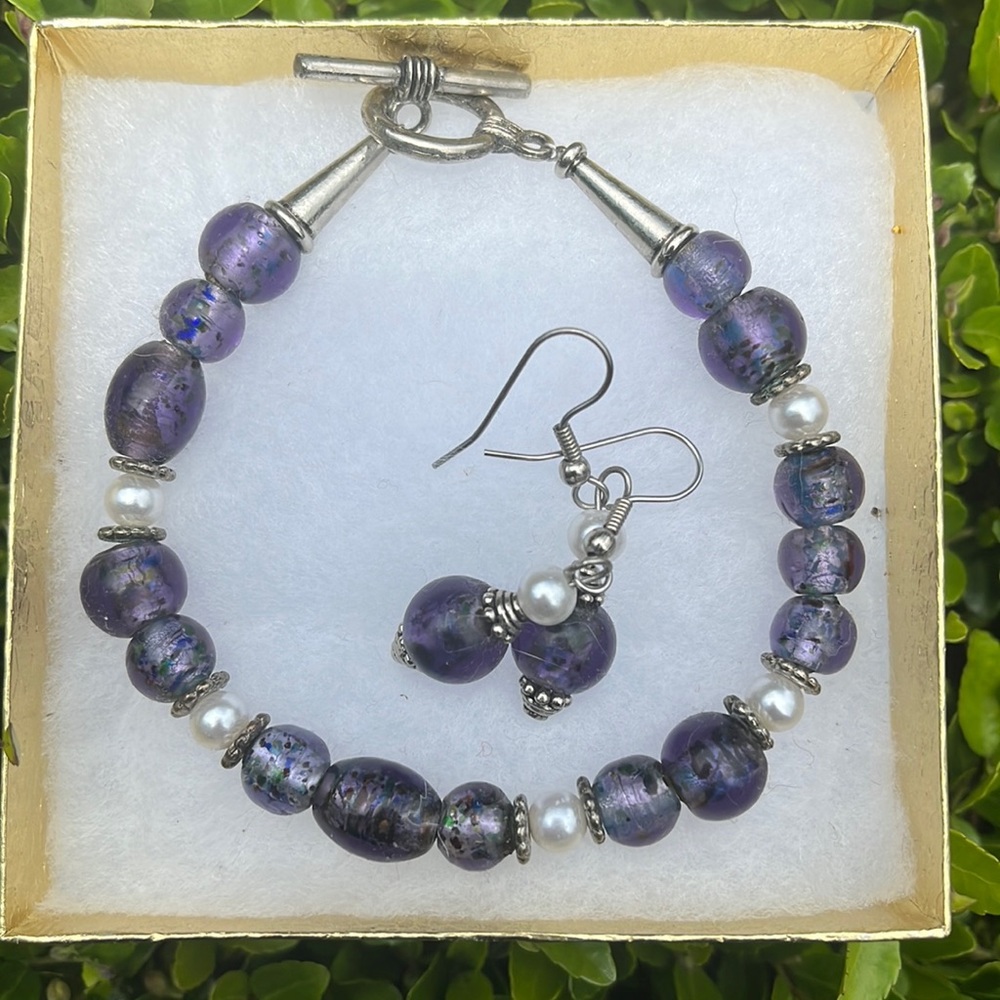 HANDMADE | purple & pearl beaded bracelet and dangly earrings matching set